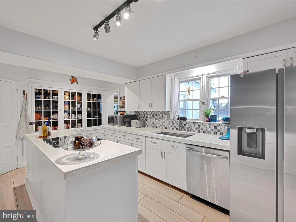 341 CRESTON ROAD