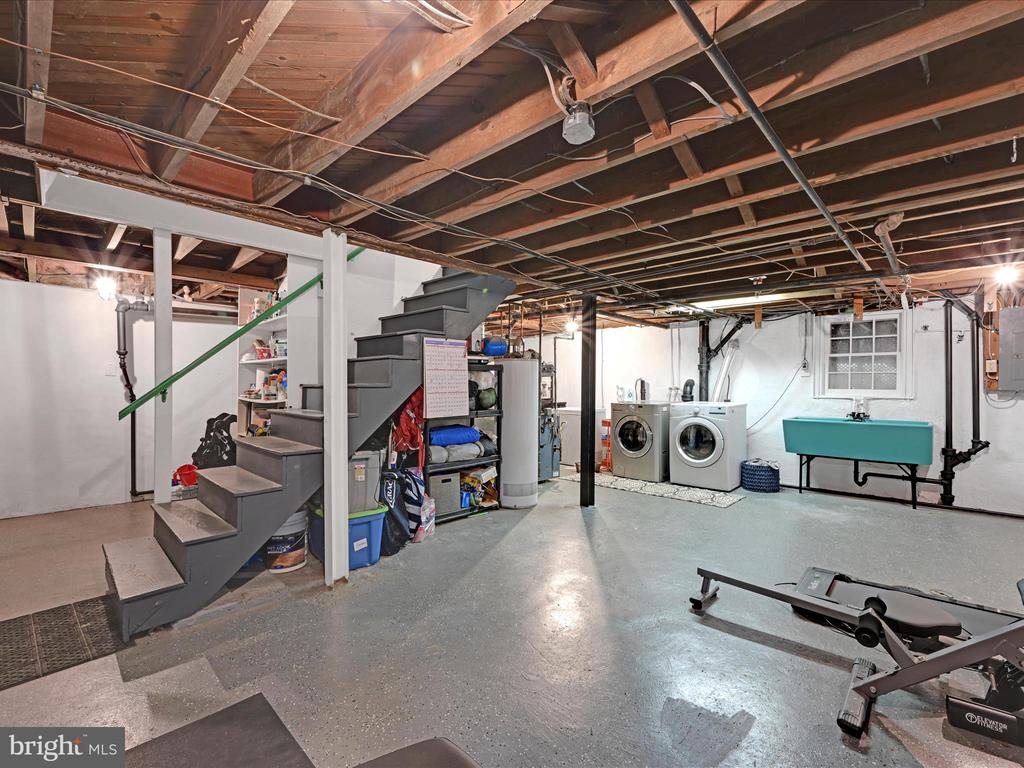 341 CRESTON ROAD