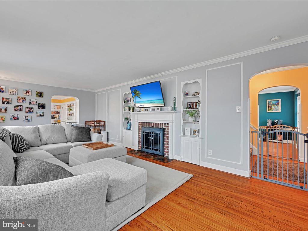 341 CRESTON ROAD
