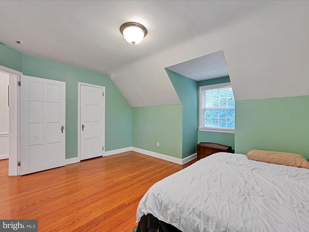 341 CRESTON ROAD