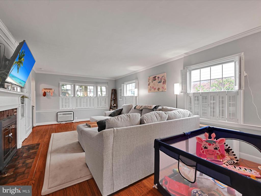 341 CRESTON ROAD