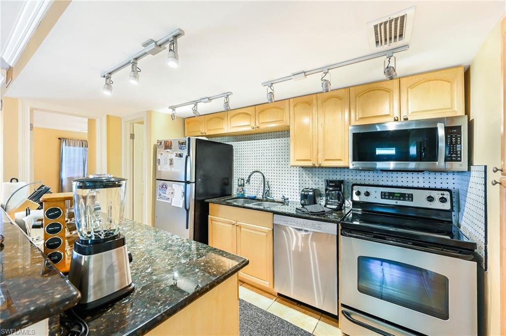 200 Palm DR 43-7
