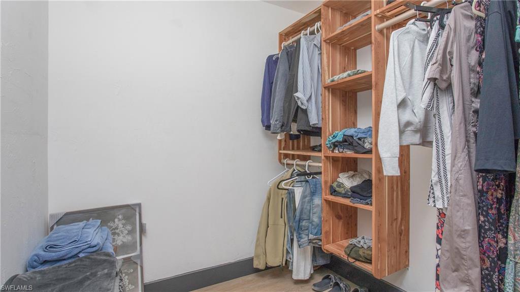 4180 Looking Glass LN # 4102