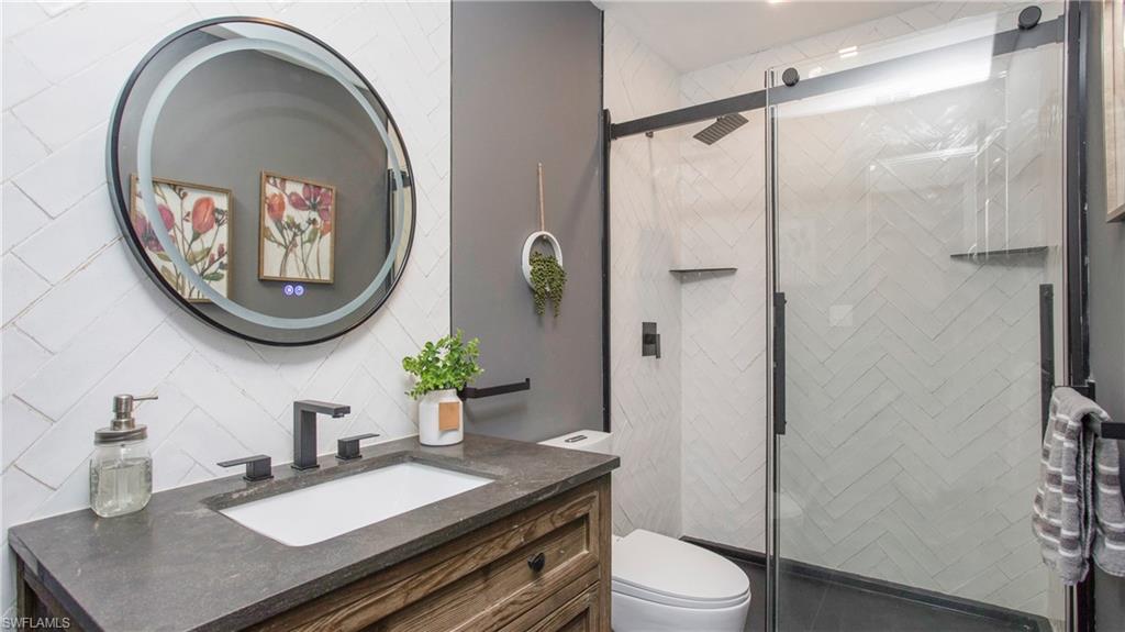 4180 Looking Glass LN # 4102