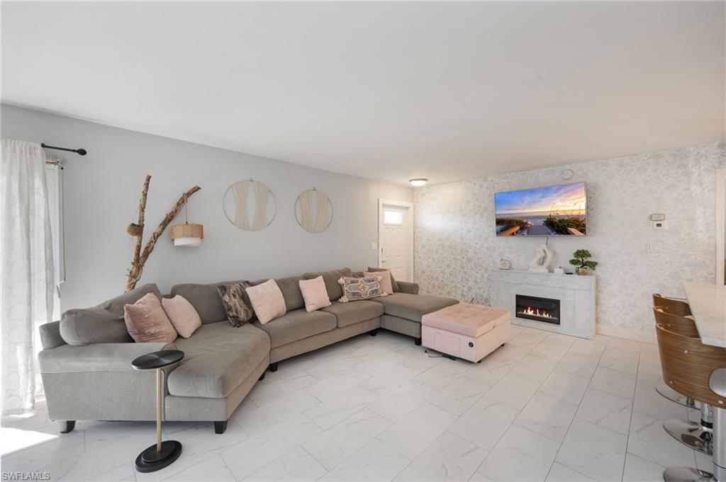 232 Palm DR 1