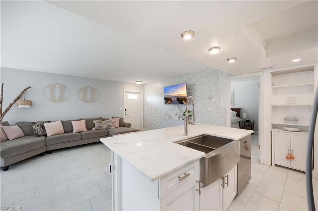 232 Palm DR 1