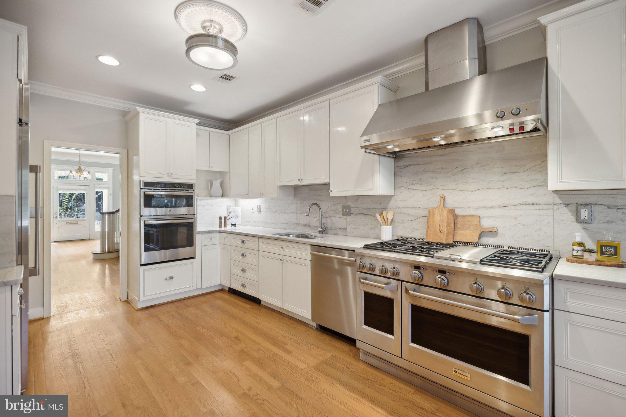 2619 WOODLEY PLACE NW