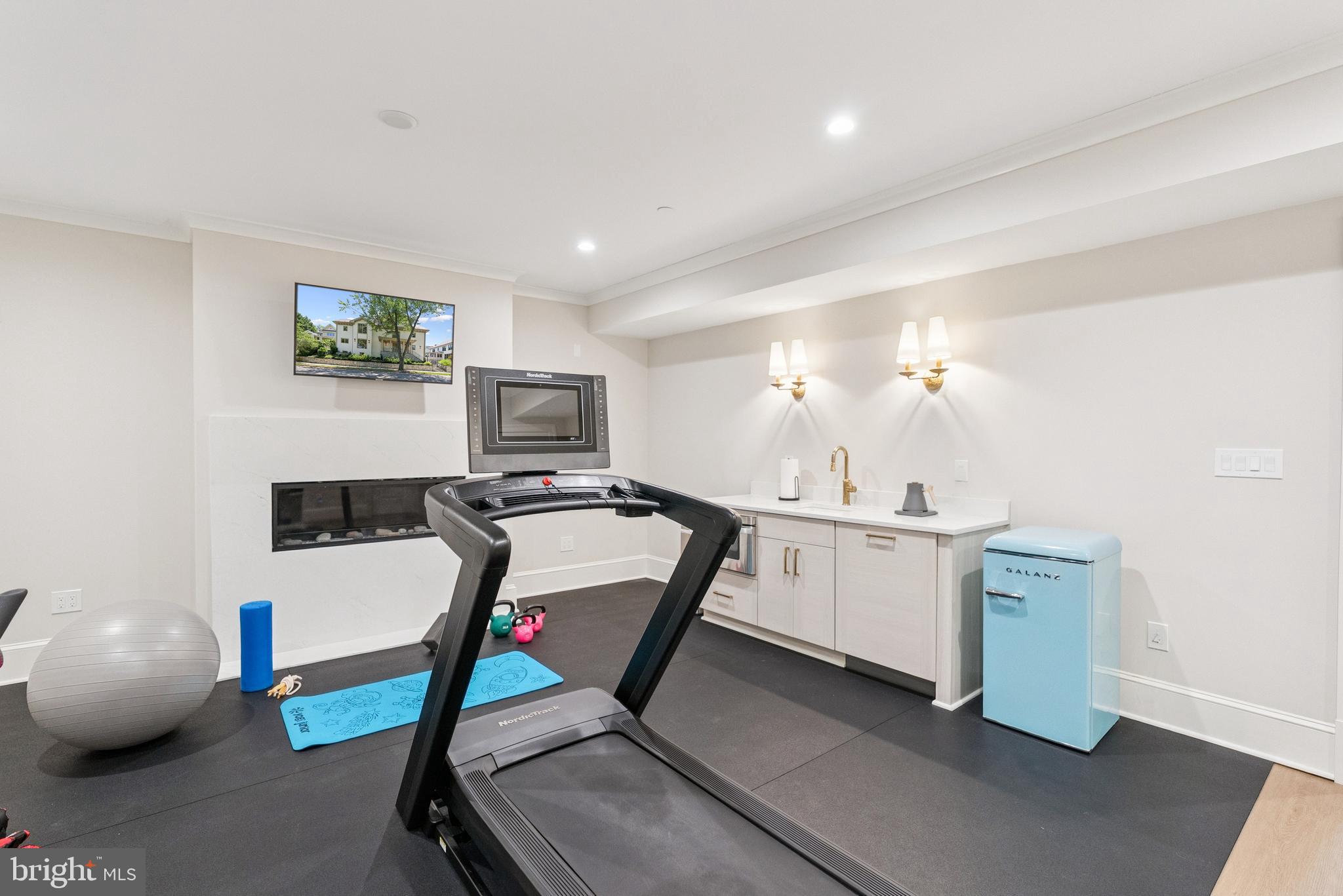 5537 HAWTHORNE PLACE NW