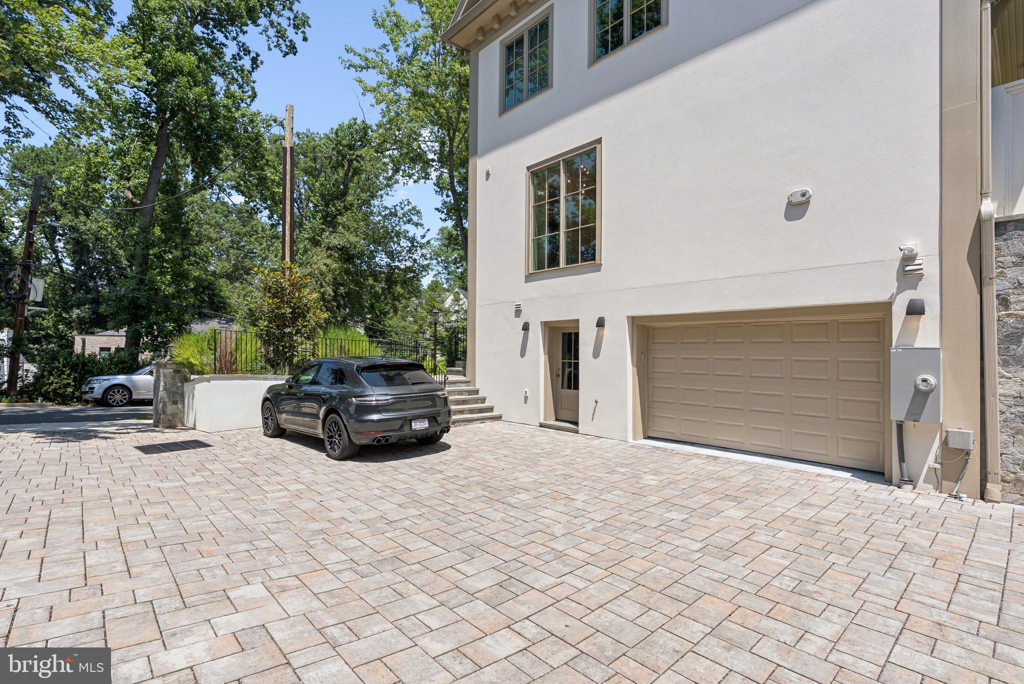 5537 HAWTHORNE PLACE NW