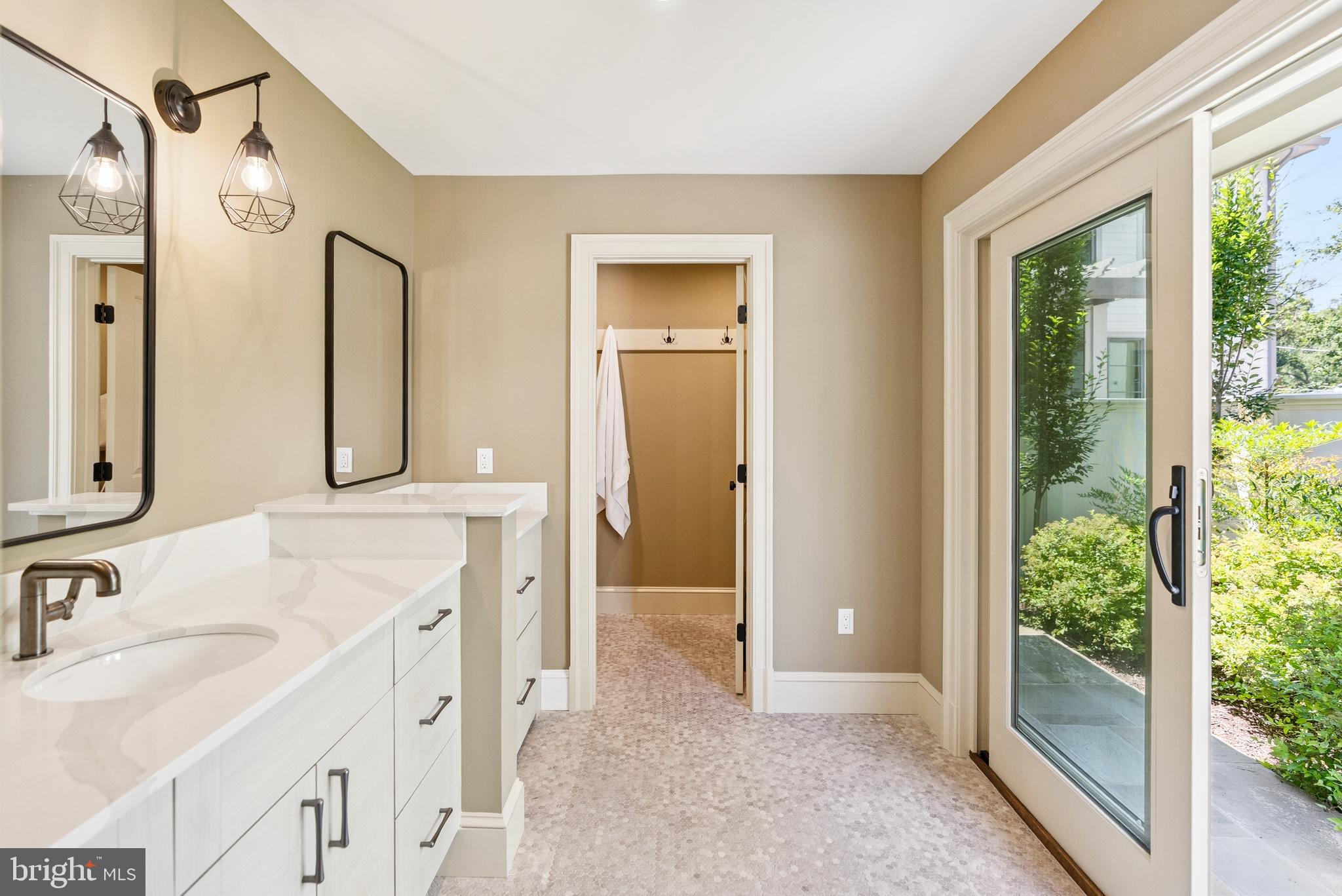 5537 HAWTHORNE PLACE NW