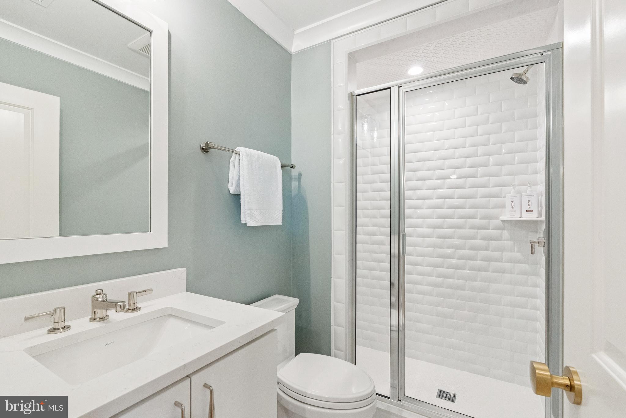 5537 HAWTHORNE PLACE NW