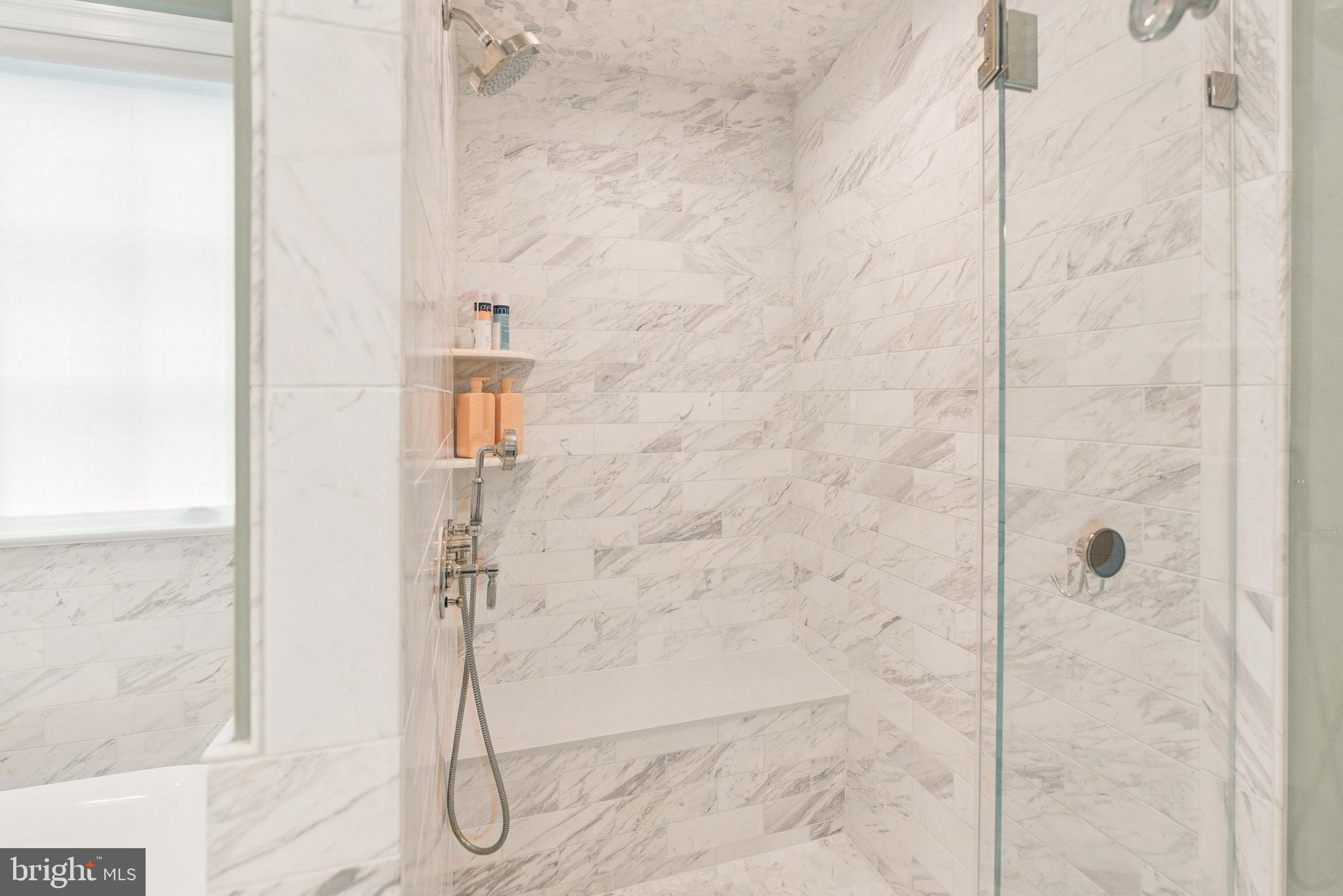 5537 HAWTHORNE PLACE NW