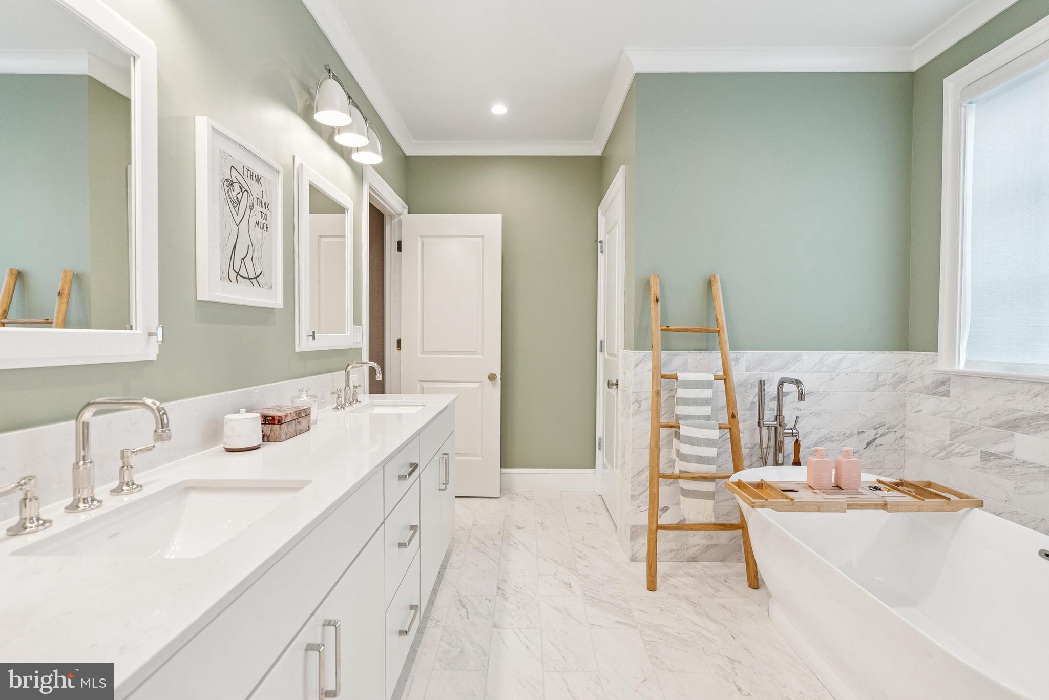 5537 HAWTHORNE PLACE NW