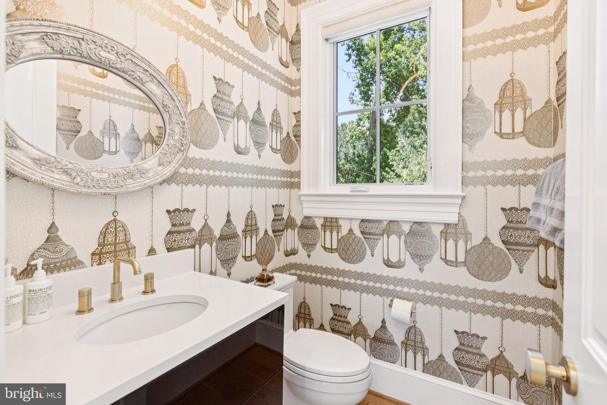 5537 HAWTHORNE PLACE NW