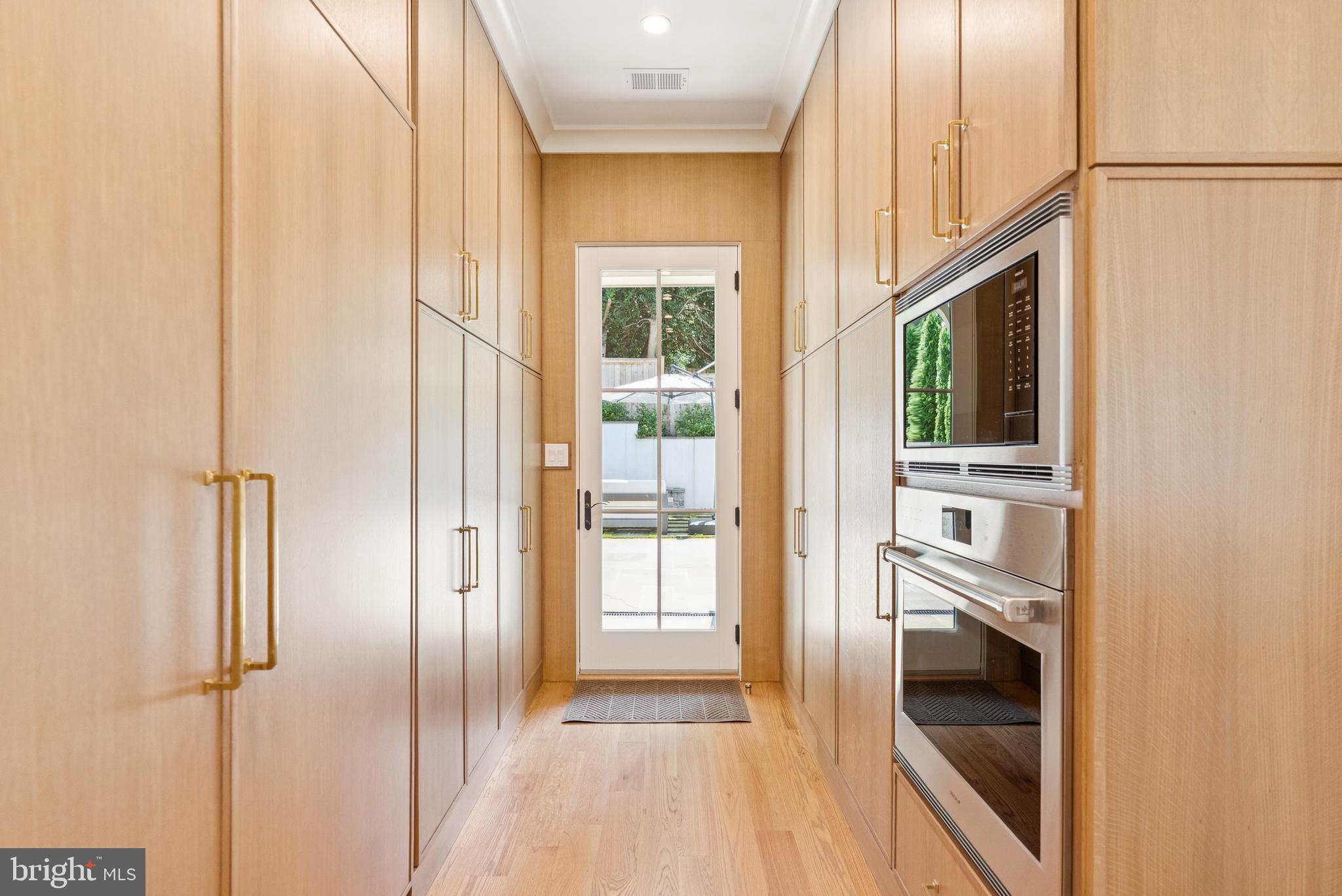 5537 HAWTHORNE PLACE NW