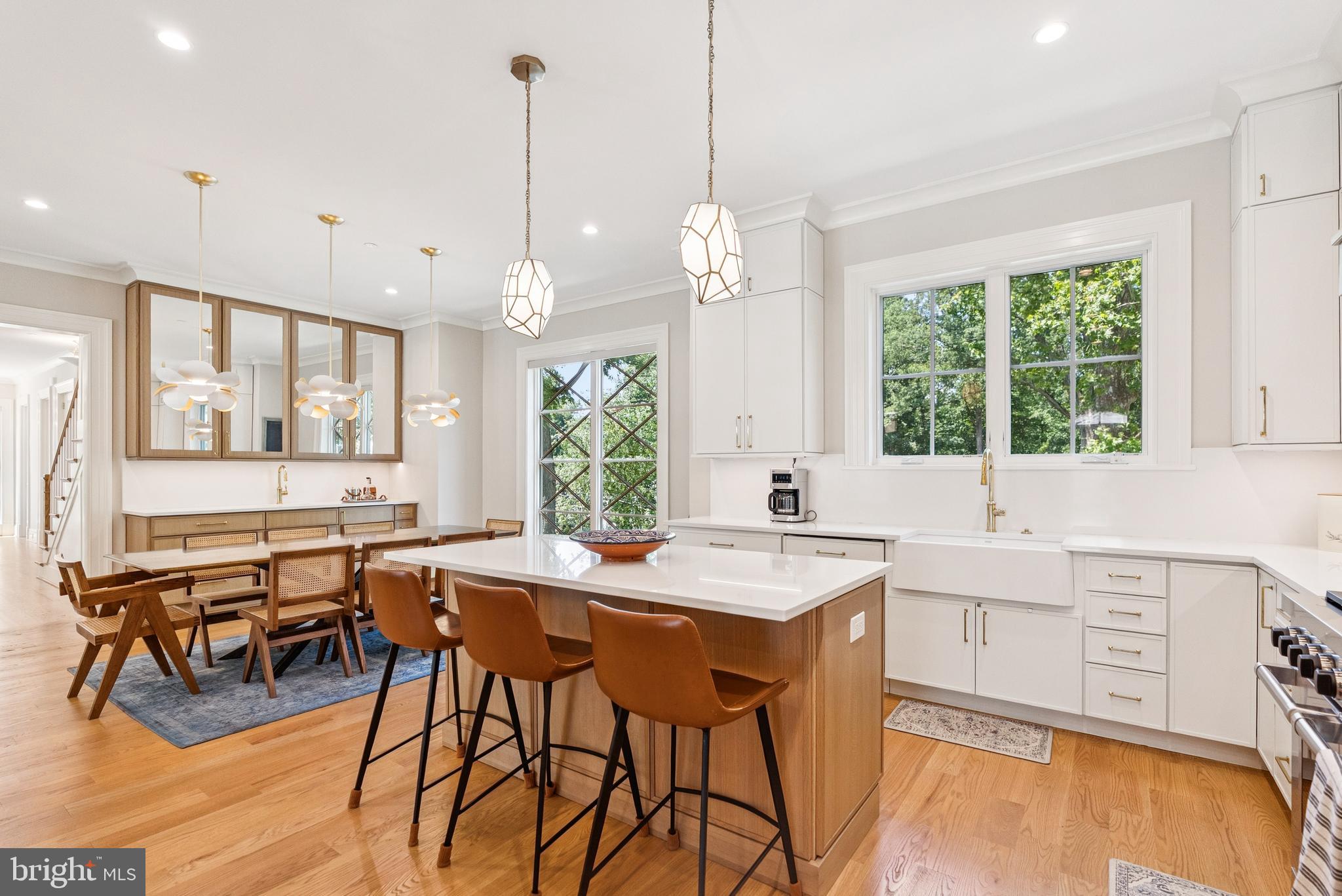 5537 HAWTHORNE PLACE NW