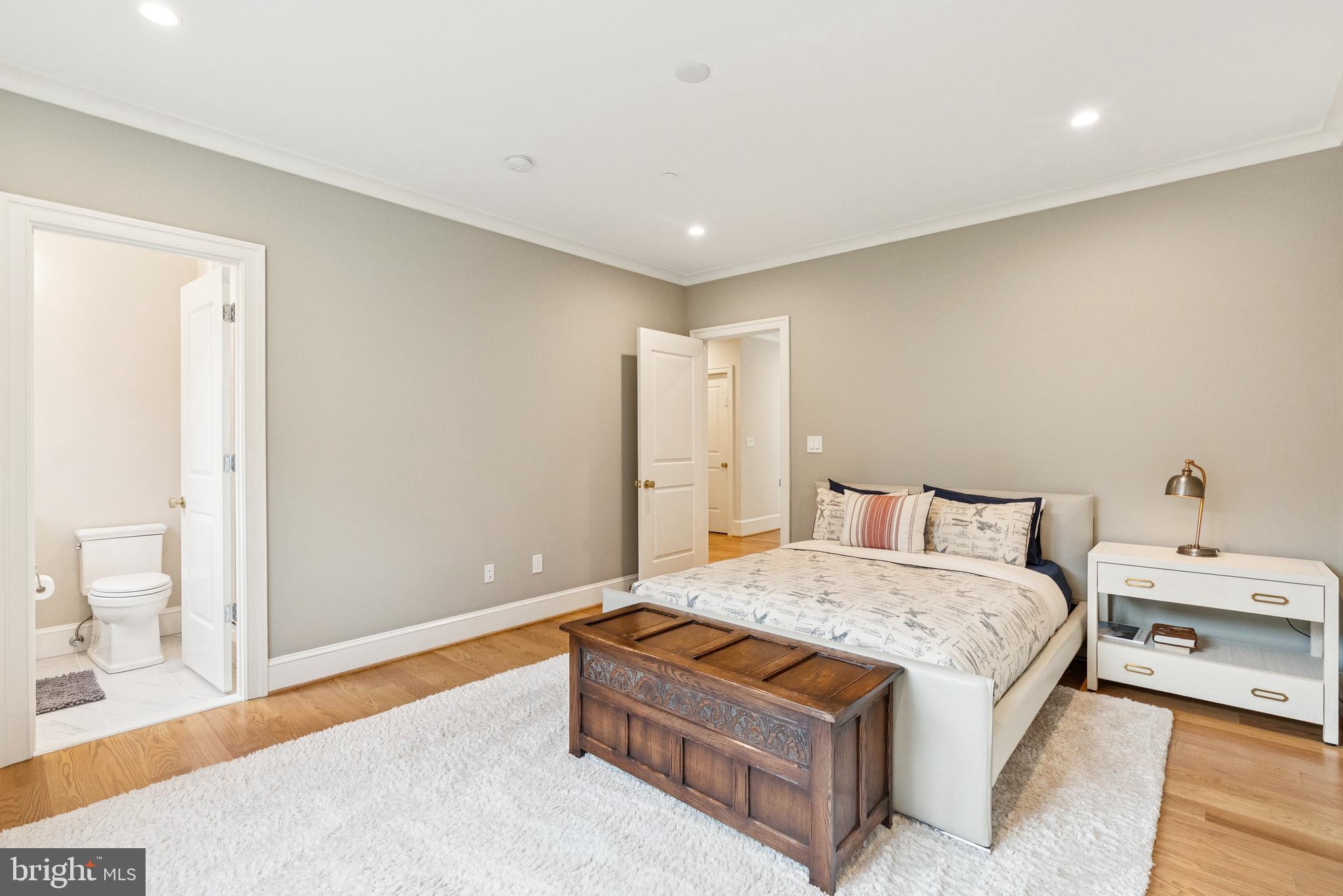 5537 HAWTHORNE PLACE NW