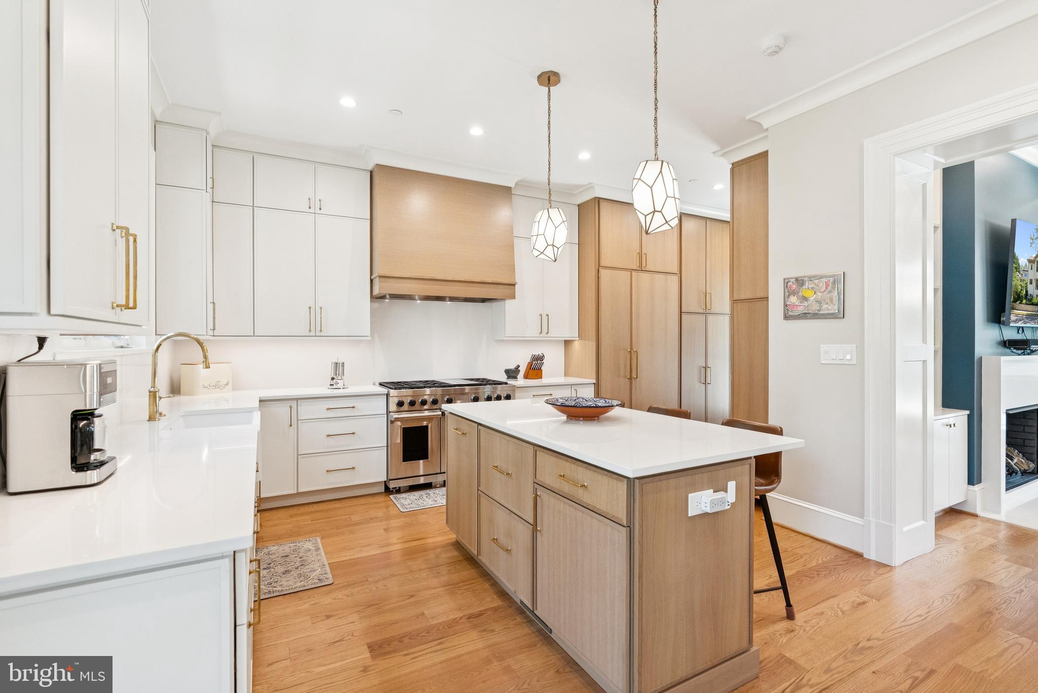 5537 HAWTHORNE PLACE NW