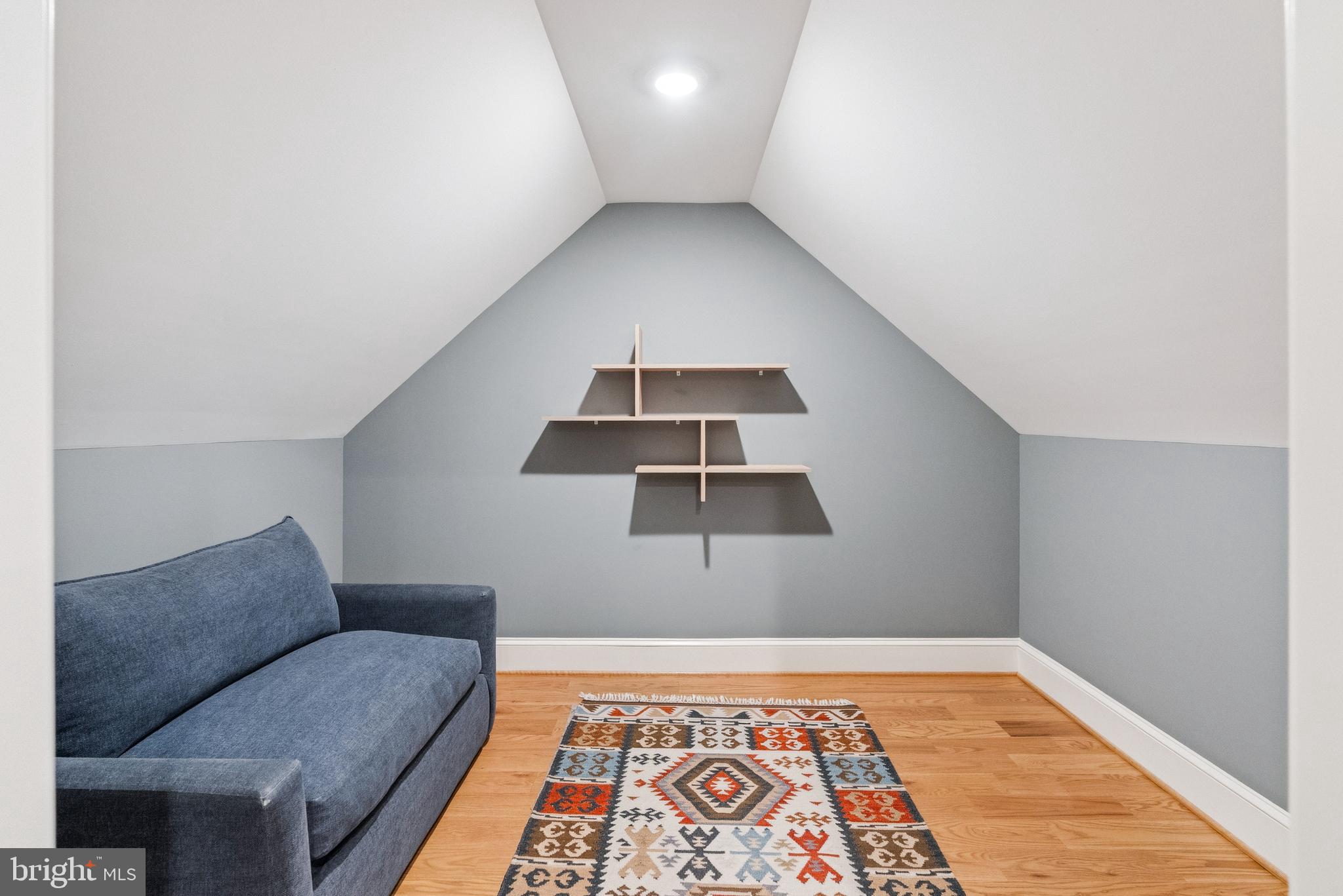 5537 HAWTHORNE PLACE NW