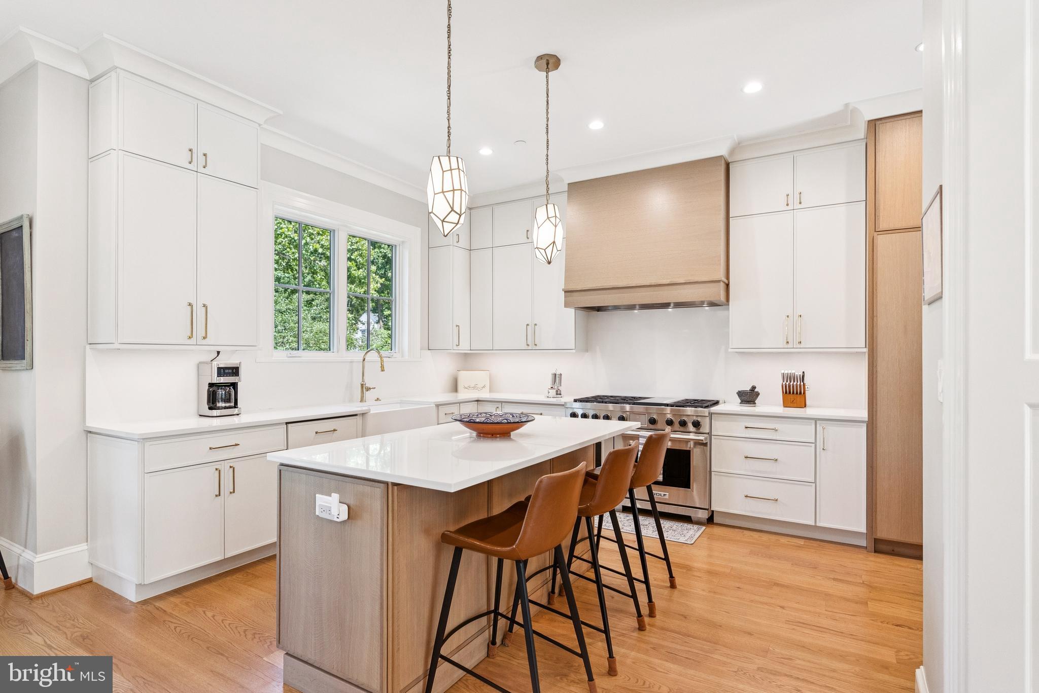 5537 HAWTHORNE PLACE NW