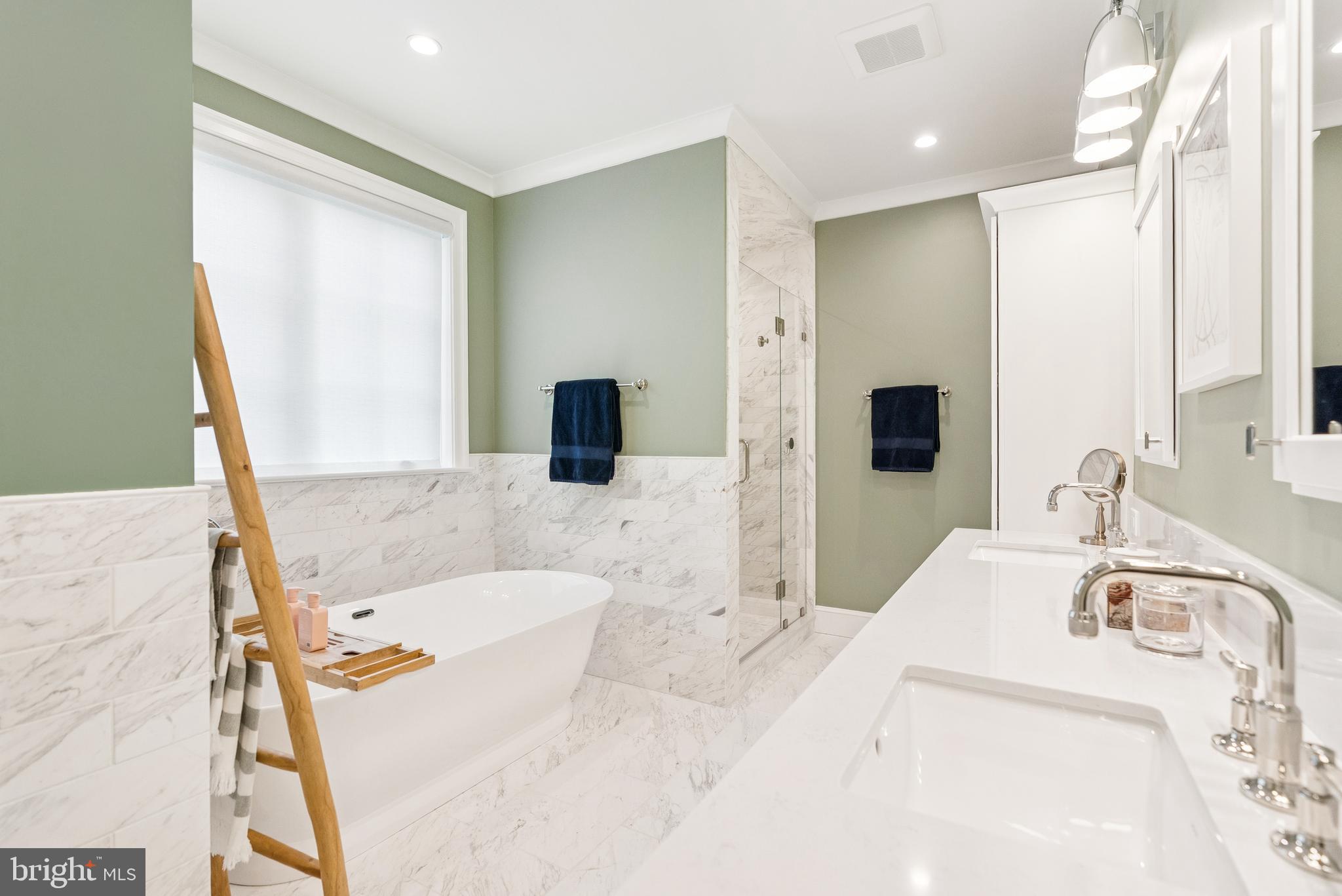 5537 HAWTHORNE PLACE NW