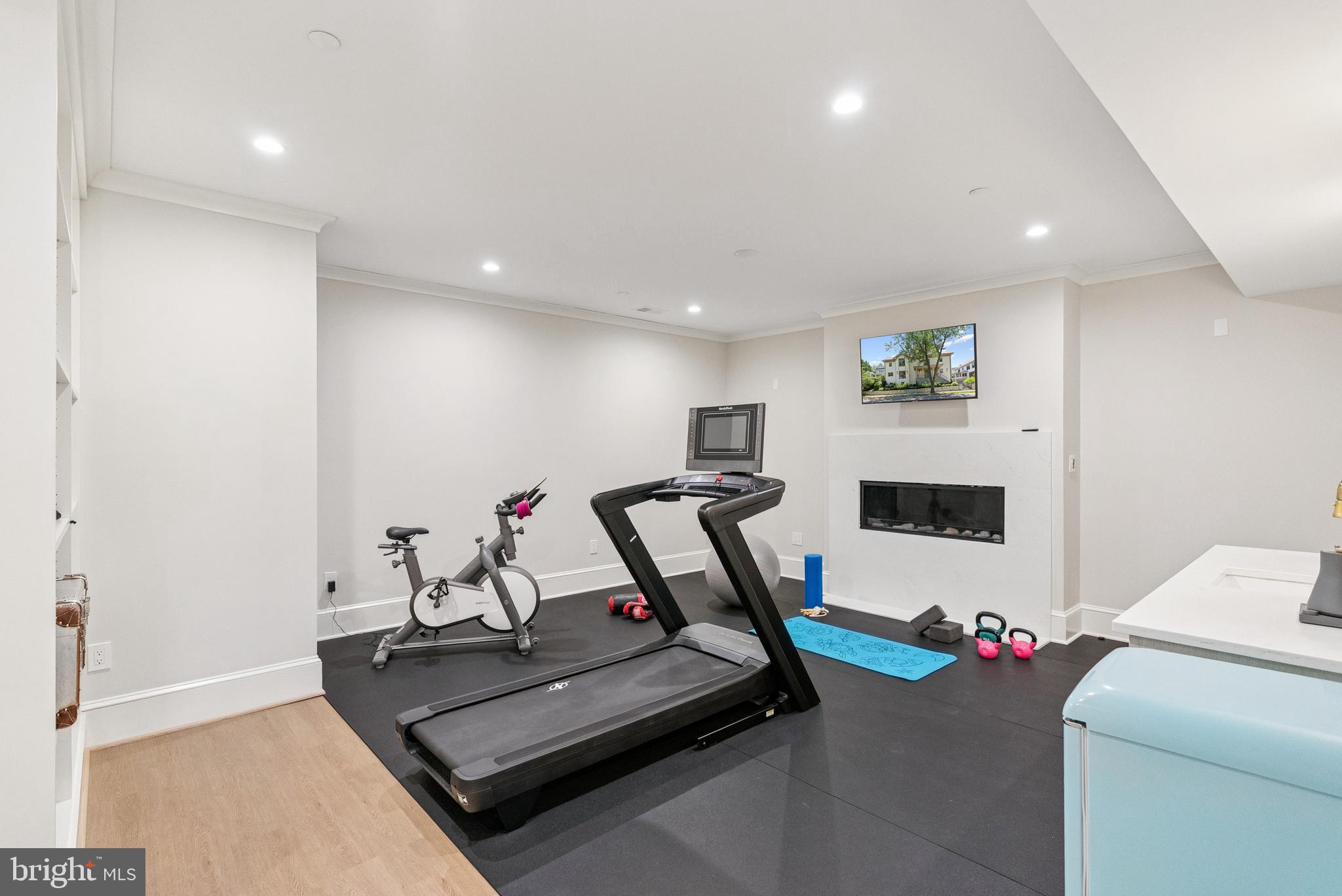 5537 HAWTHORNE PLACE NW