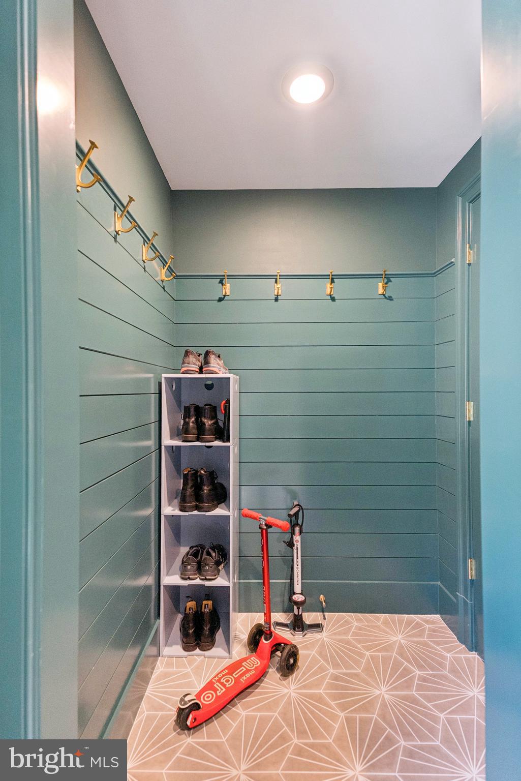 5537 HAWTHORNE PLACE NW