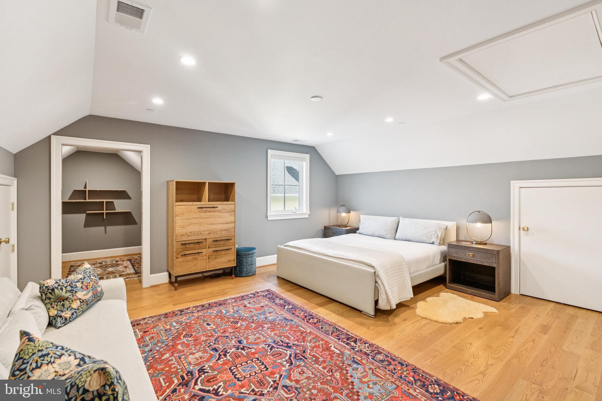 5537 HAWTHORNE PLACE NW