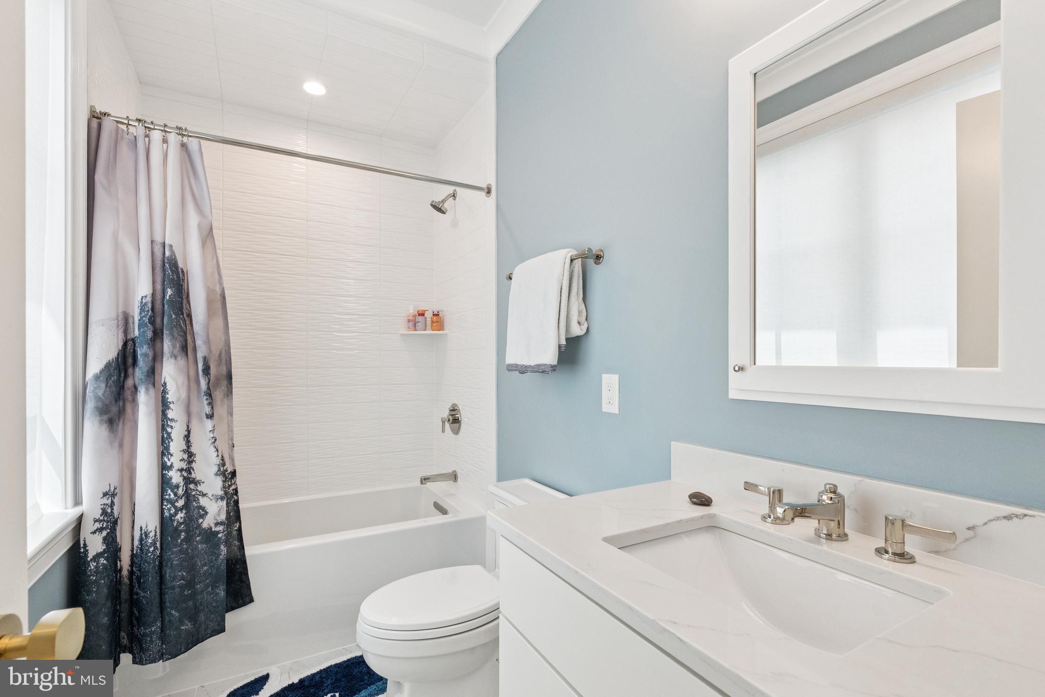 5537 HAWTHORNE PLACE NW