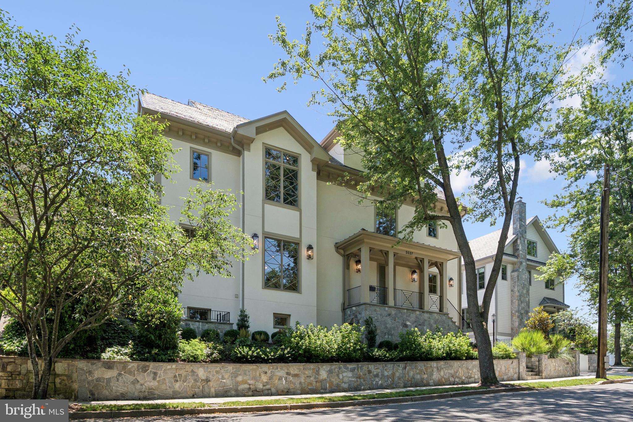 5537 HAWTHORNE PLACE NW