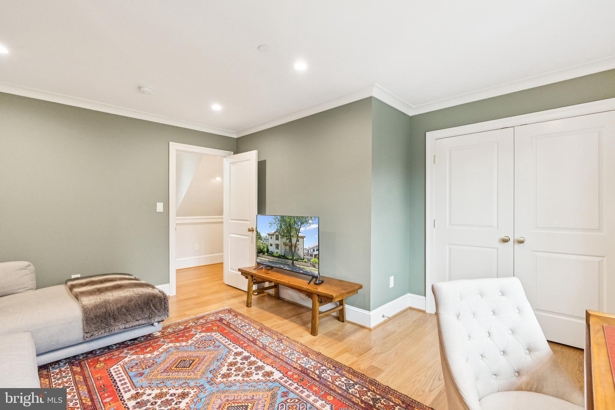 5537 HAWTHORNE PLACE NW