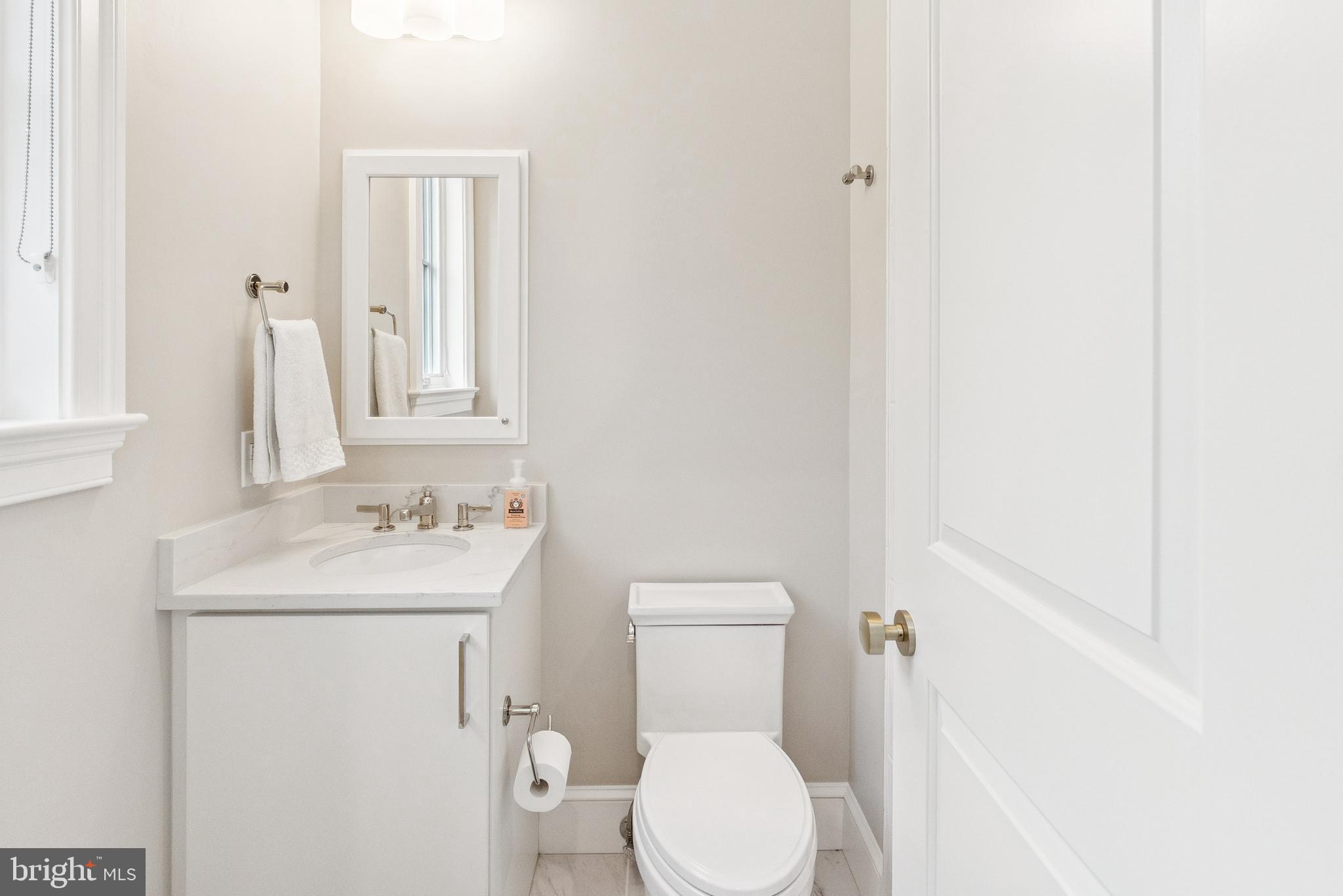 5537 HAWTHORNE PLACE NW