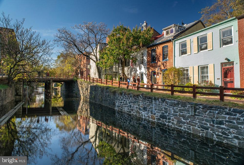 2525 PENNSYLVANIA AVENUE NW 301