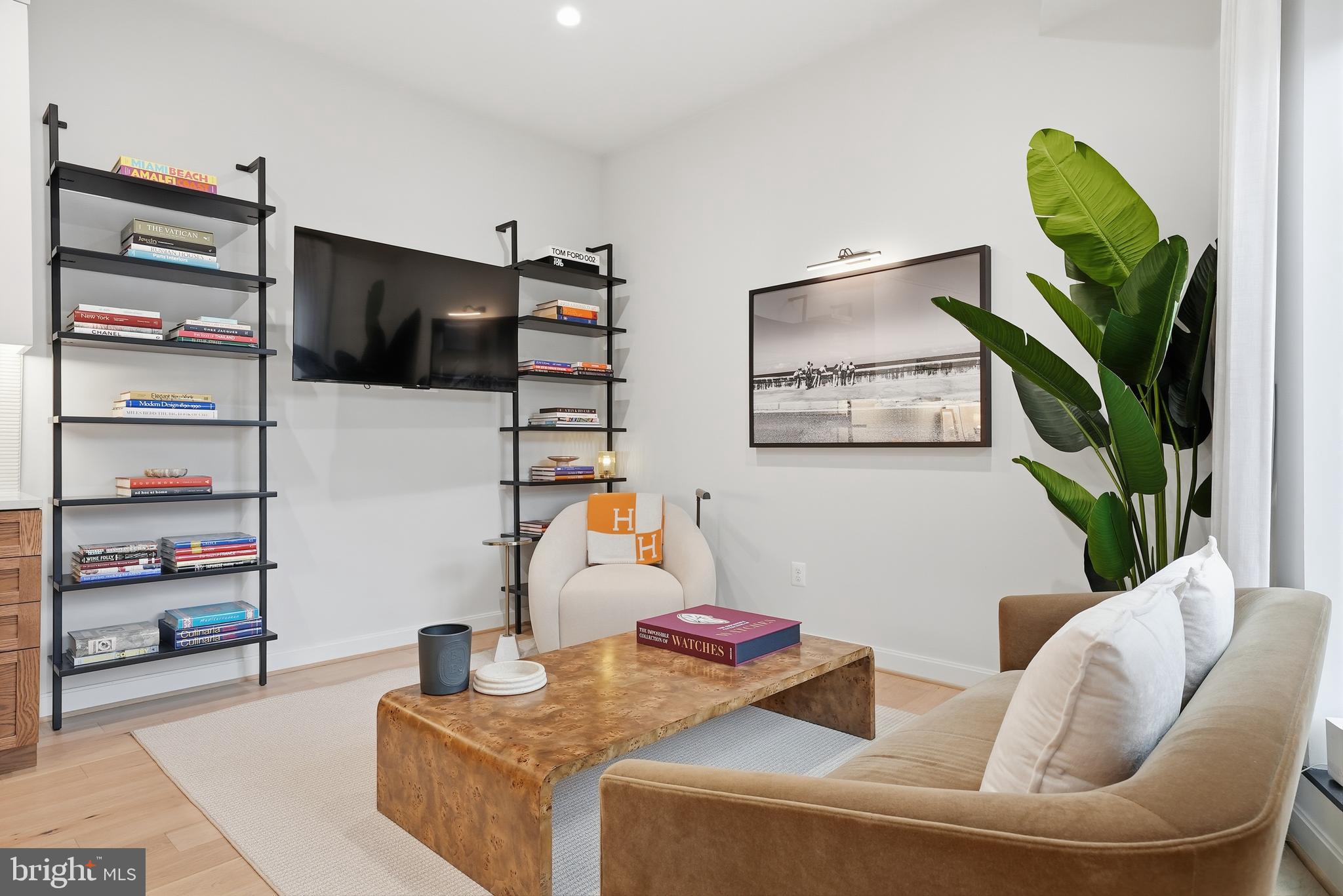 2525 PENNSYLVANIA AVENUE NW 301