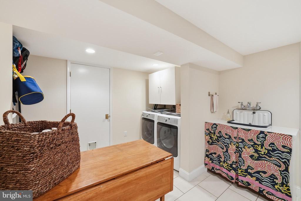 2806 27TH STREET NW