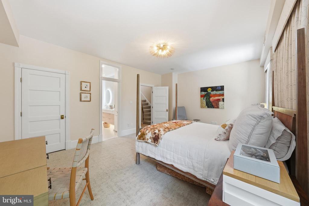 2806 27TH STREET NW