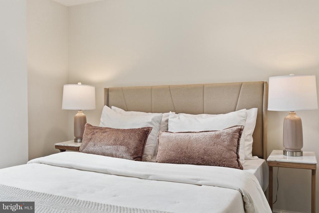 301 G STREET NE Unit: 11