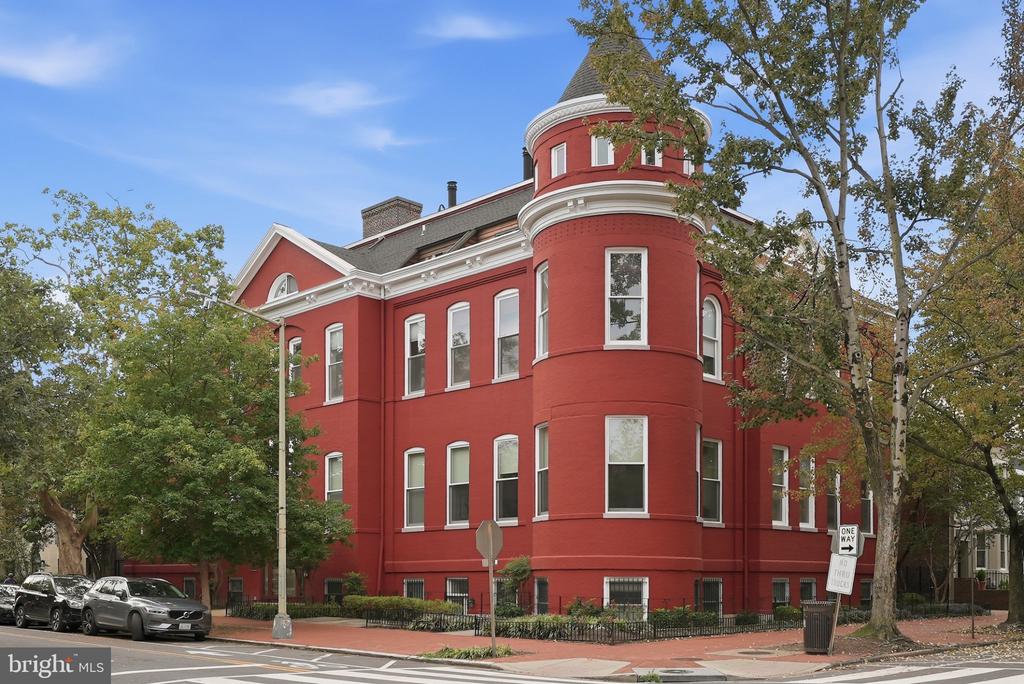 301 G STREET NE Unit: 11