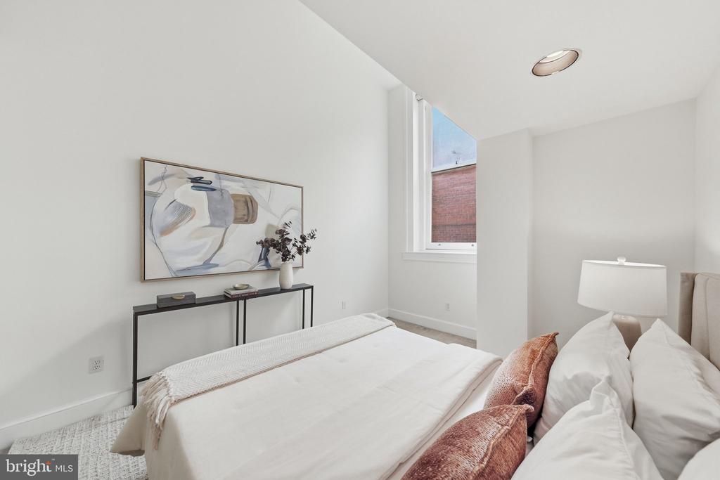 301 G STREET NE Unit: 11