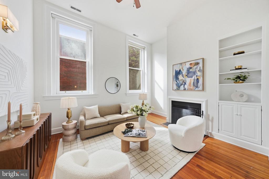 301 G STREET NE Unit: 11