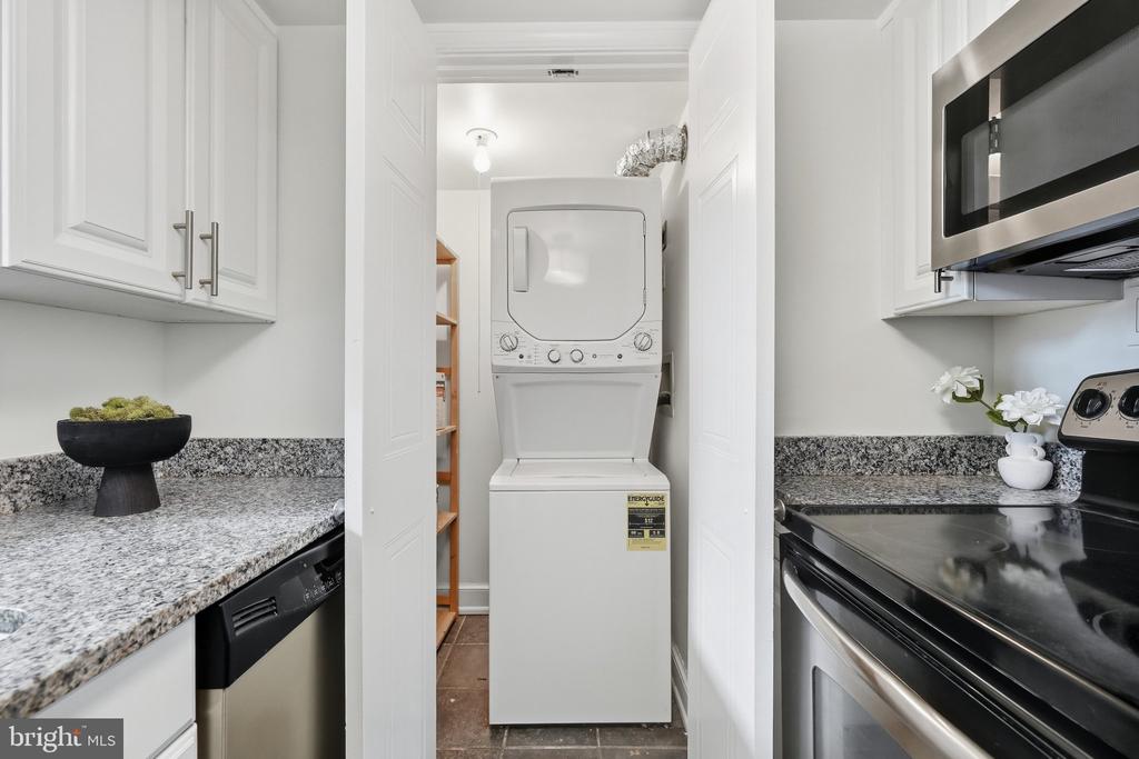 301 G STREET NE Unit: 11