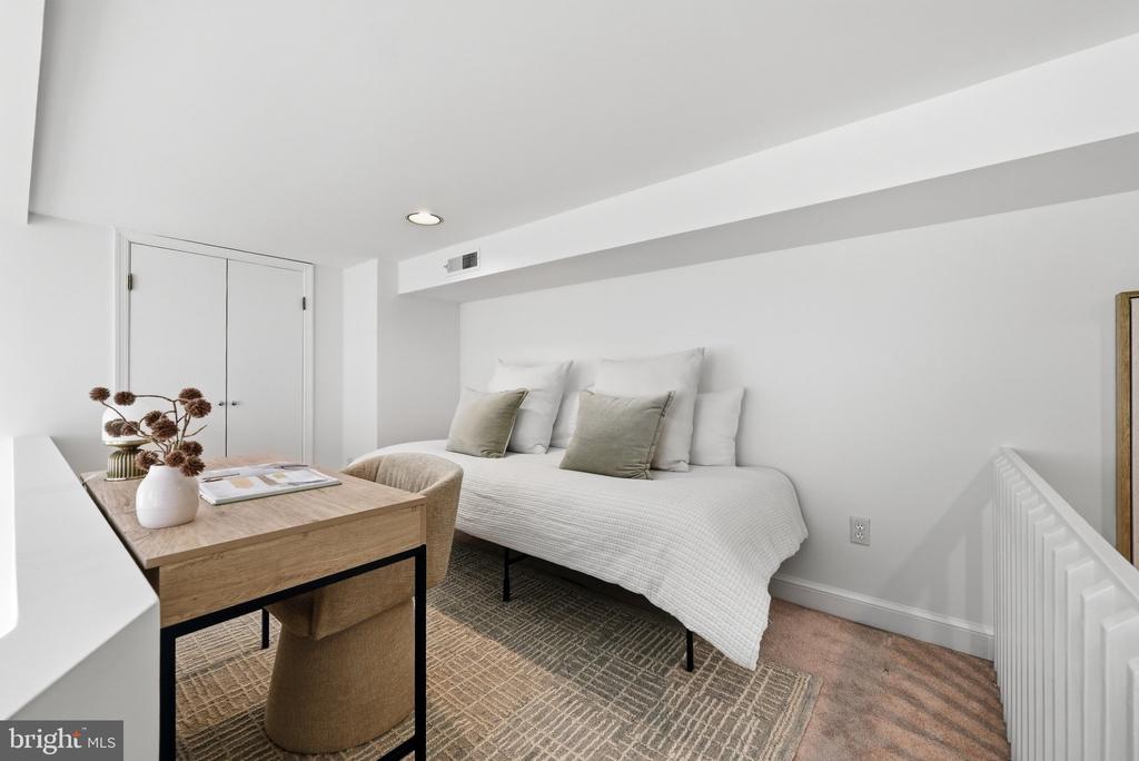 301 G STREET NE Unit: 11