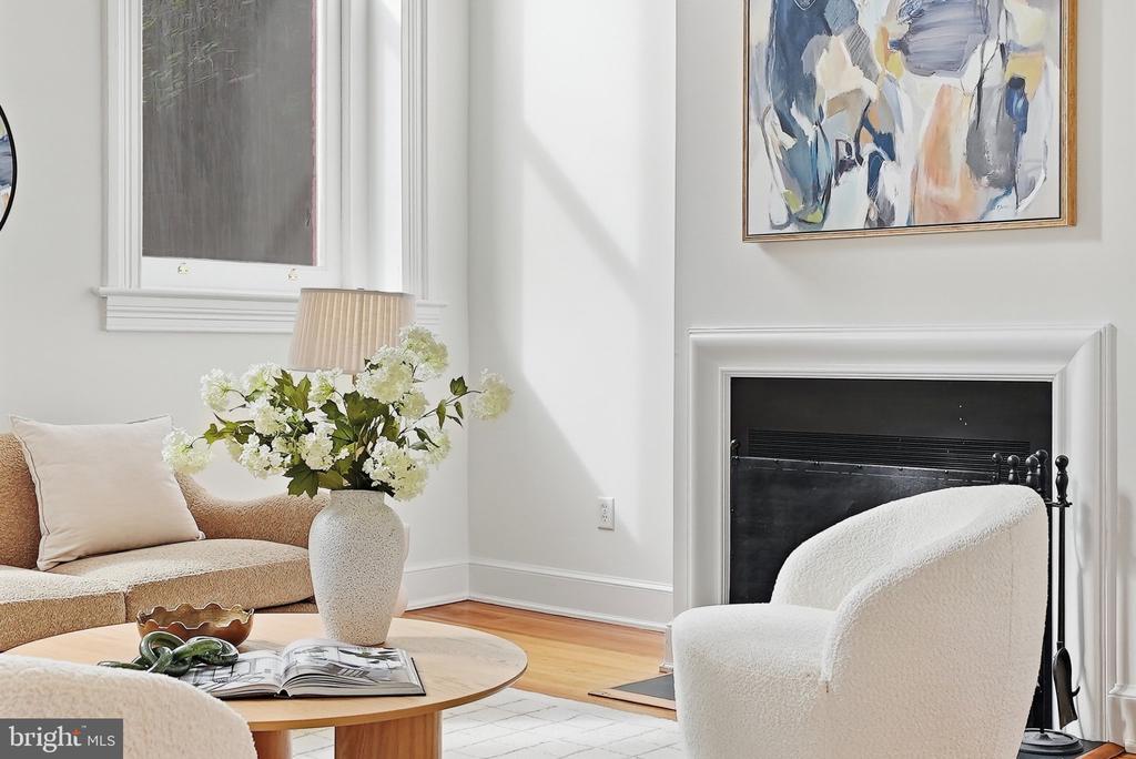301 G STREET NE Unit: 11