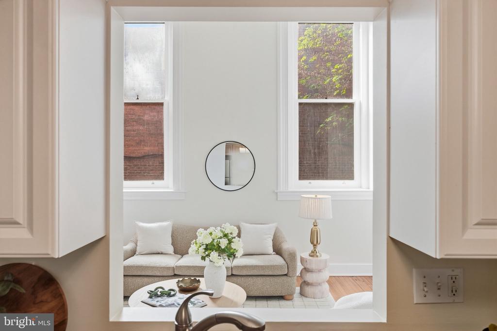 301 G STREET NE Unit: 11