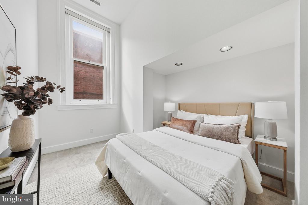 301 G STREET NE Unit: 11