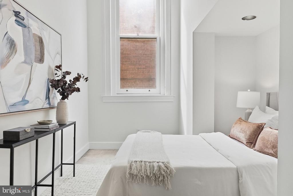301 G STREET NE Unit: 11