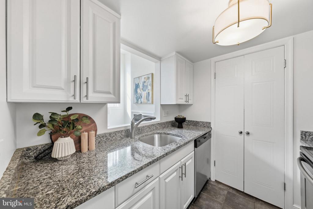 301 G STREET NE Unit: 11