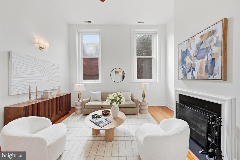 301 G STREET NE Unit: 11