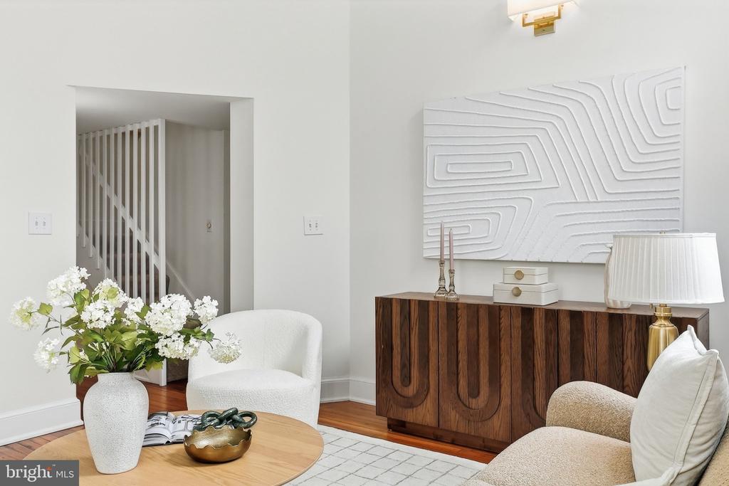301 G STREET NE Unit: 11