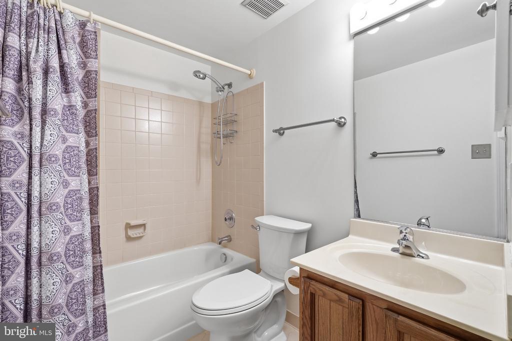 12237 TILDENWOOD